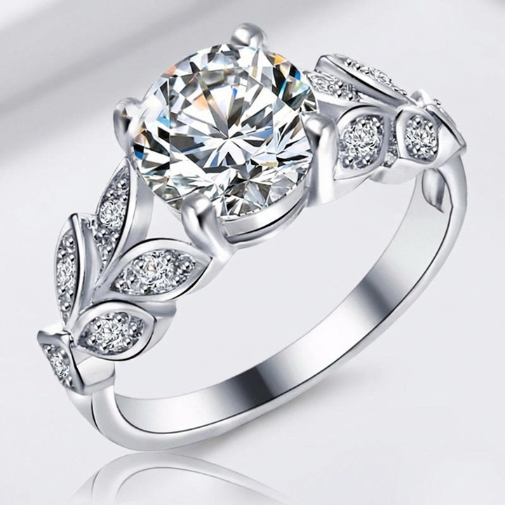 DIAMOND WHISPER RING