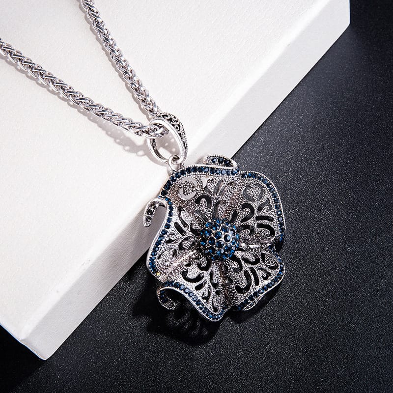 SAPPHIRE MAJESTY NECKLACE